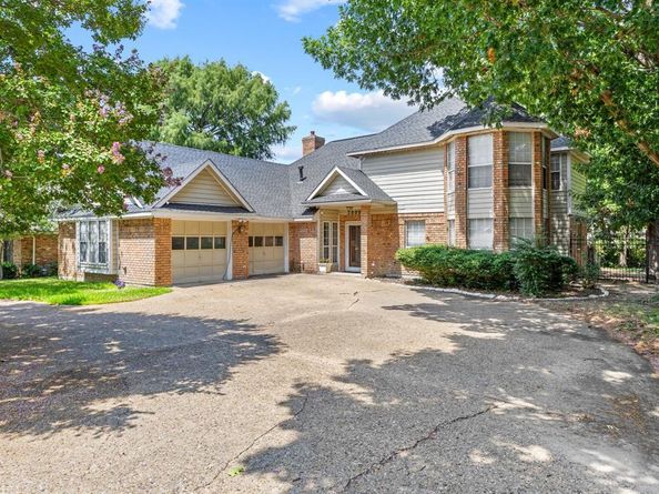 2809  Apple Valley Drive , Garland Texas 75043