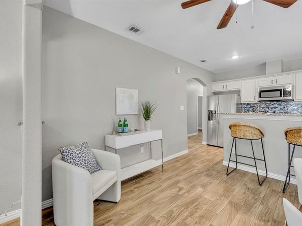 925  Brighton Avenue , Dallas Texas 75208