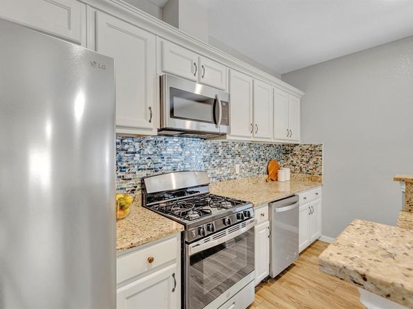 925  Brighton Avenue , Dallas Texas 75208