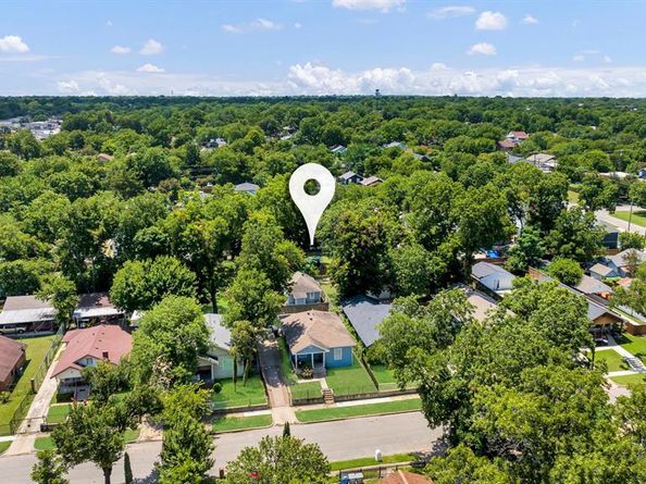 925  Brighton Avenue , Dallas Texas 75208