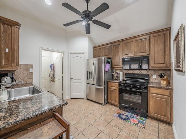 813  Claycourt Circle , Fort Worth Texas 76120