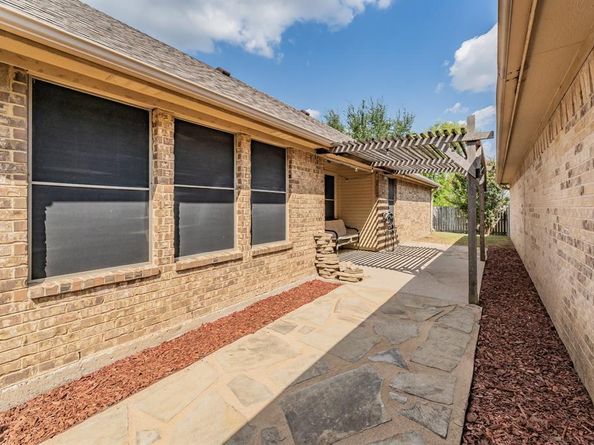 813  Claycourt Circle , Fort Worth Texas 76120