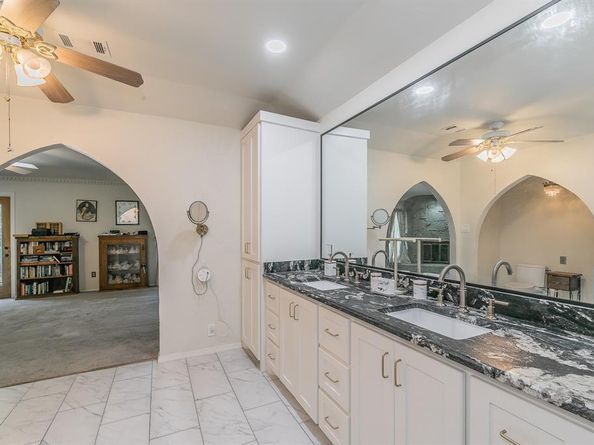 2406  Drawbridge Drive , Arlington Texas 76012