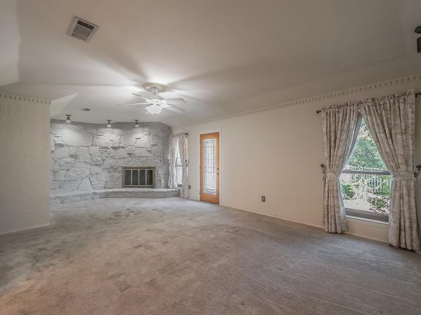 2406  Drawbridge Drive , Arlington Texas 76012