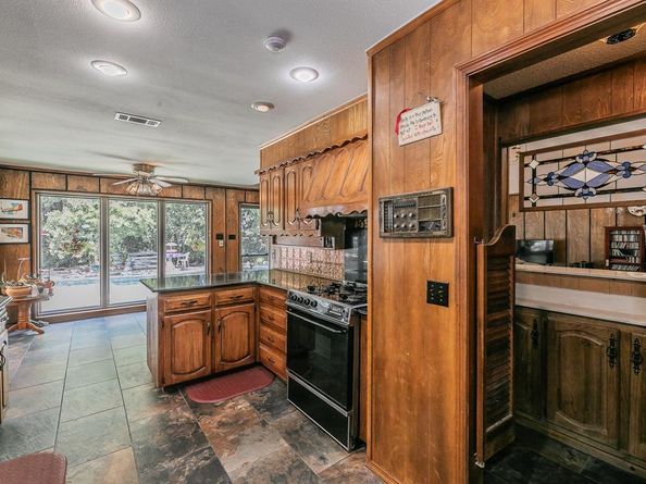 2406  Drawbridge Drive , Arlington Texas 76012