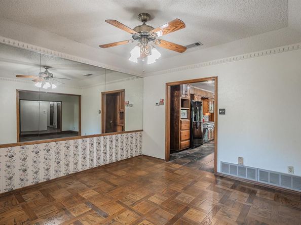 2406  Drawbridge Drive , Arlington Texas 76012