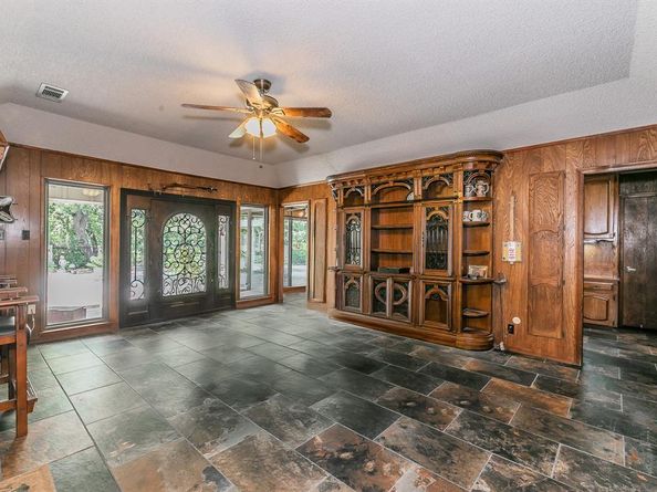 2406  Drawbridge Drive , Arlington Texas 76012