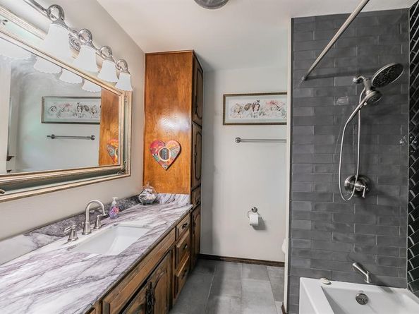 2406  Drawbridge Drive , Arlington Texas 76012