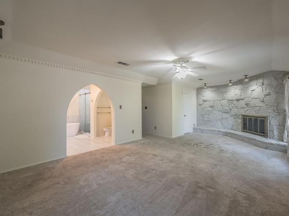 2406  Drawbridge Drive , Arlington Texas 76012