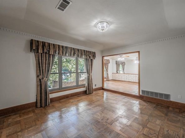 2406  Drawbridge Drive , Arlington Texas 76012