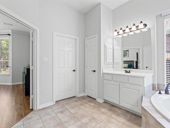6506  Opus Drive , Arlington Texas 76001