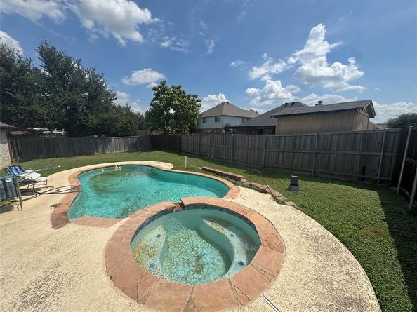 300  Pointer Place , Arlington Texas 76002