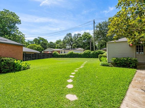 9914  Woodgrove Drive , Dallas Texas 75218