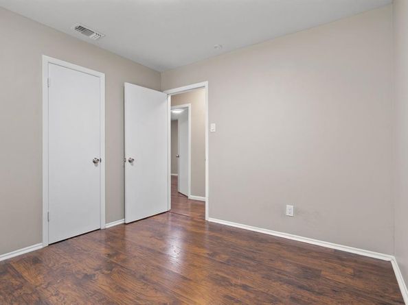 3216  Commonwealth Street , Irving Texas 75062