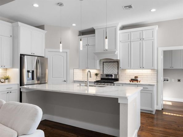 2700  Refugio Avenue , Fort Worth Texas 76164