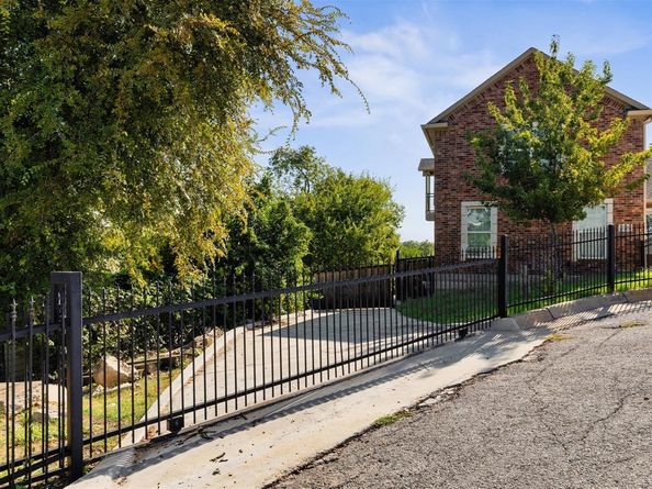 2700  Refugio Avenue , Fort Worth Texas 76164
