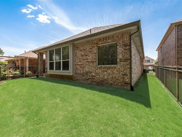324  Kirby Drive , Lantana Texas 76226