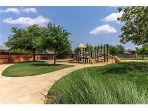 324  Kirby Drive , Lantana Texas 76226