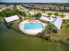 324  Kirby Drive , Lantana Texas 76226