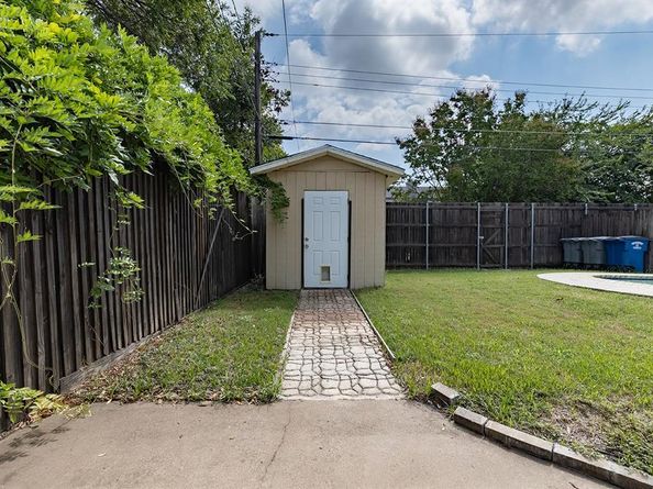 8422  Capriola Lane , Dallas Texas 75228
