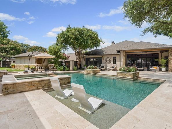 1409  Crowley Road , Arlington Texas 76012