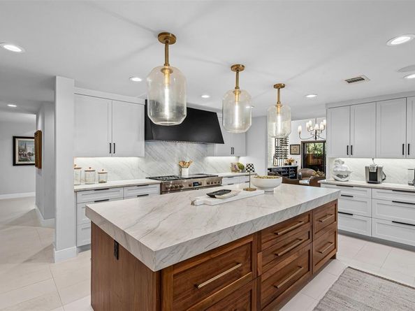 1409  Crowley Road , Arlington Texas 76012