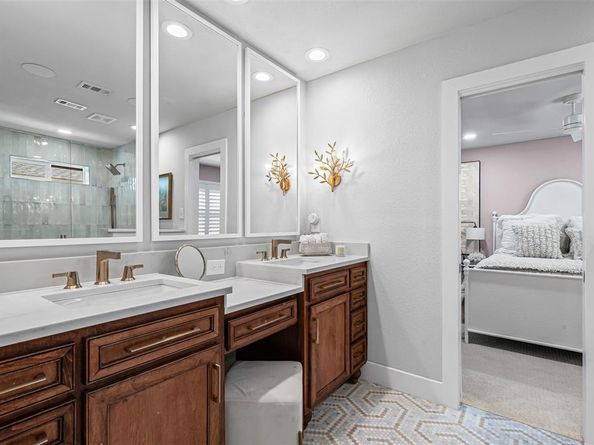1409  Crowley Road , Arlington Texas 76012