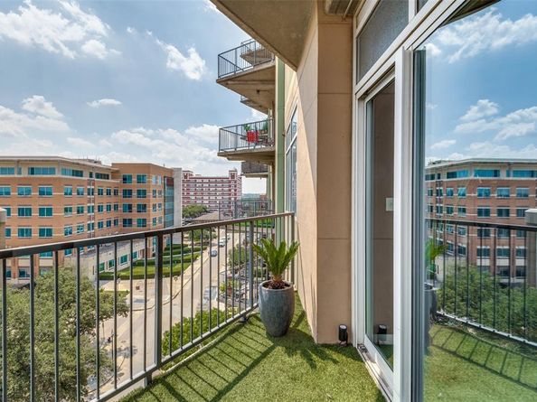 1001  Belleview Street  602, Dallas Texas 75215