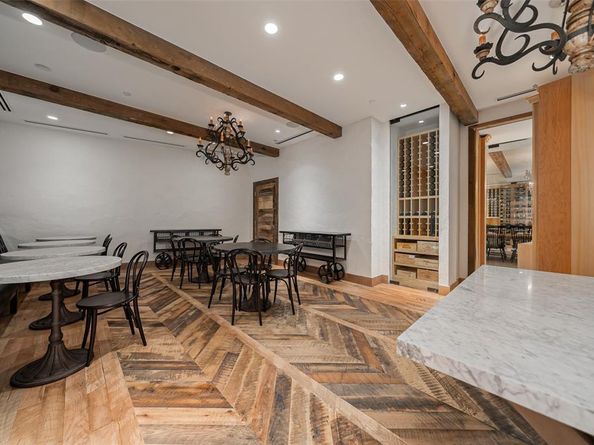 3130 N Harwood Street  2403, Dallas Texas 75201