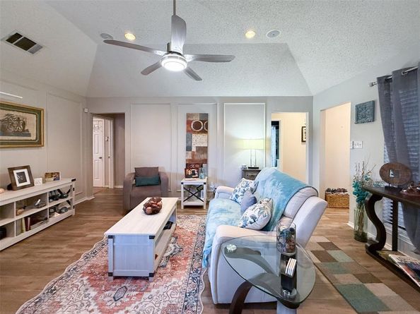 6507  Country Creek Drive , Arlington Texas 76001