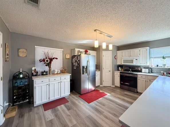 6507  Country Creek Drive , Arlington Texas 76001