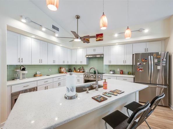 1031  Grandview Avenue , Dallas Texas 75223