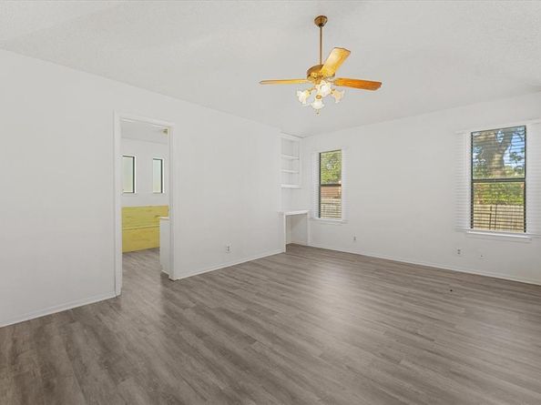 1105  Lakeview Drive , Azle Texas 76020
