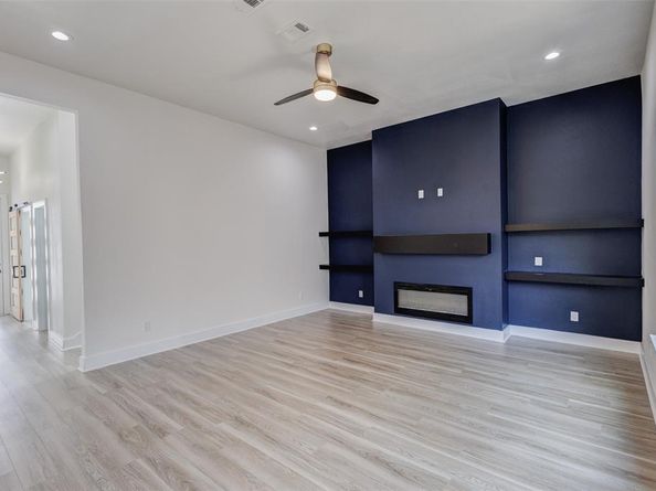 2501  Lenway Street , Dallas Texas 75215