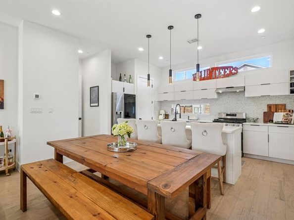 145 N Henderson Avenue  102, Dallas Texas 75214