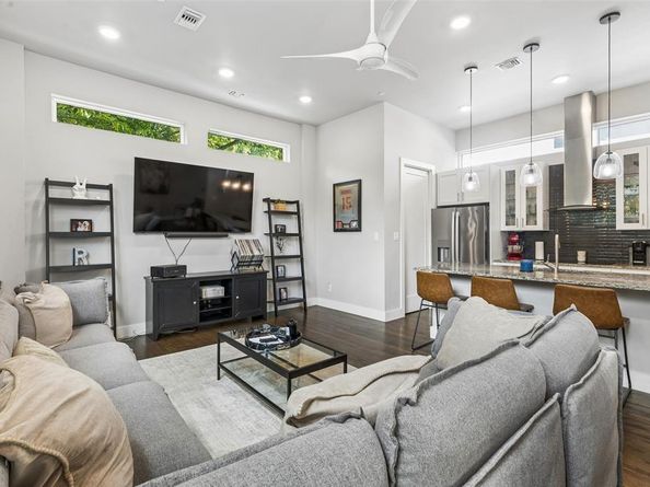 5914  Lindell Avenue  400, Dallas Texas 75206