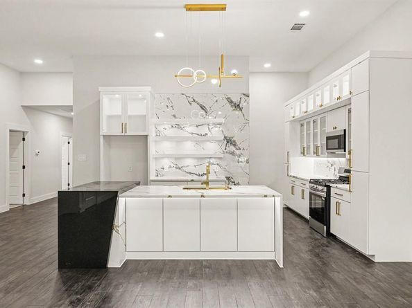 4536  Luzon Street , Dallas Texas 75216