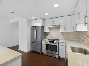 570 Innes Avenue 302, San Francisco CA 94124