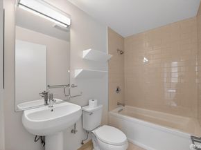 570 Innes Avenue 302, San Francisco CA 94124