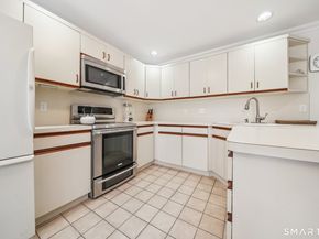 11 Boulevard Drive 936, Danbury CT 06810