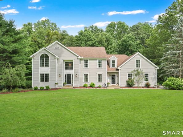 16 Founders Way, Monroe CT 06468