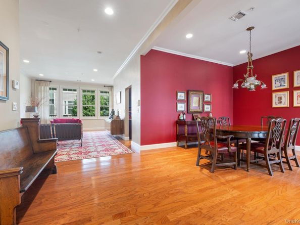 469 Pacing Way, Westbury NY 11590