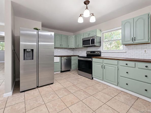 1065 Udall Road, Bay Shore NY 11706
