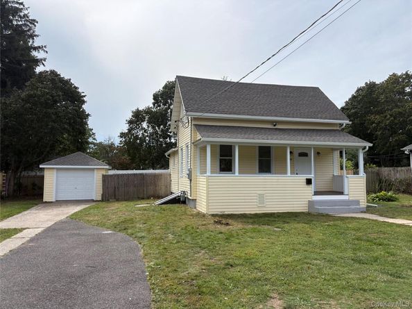 34 S 5th Avenue, Brentwood NY 11717
