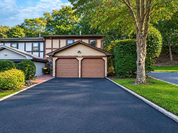 23 Pond Path, Woodbury NY 11797