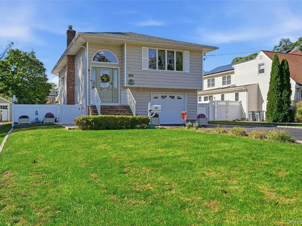 12A Pauchogue Avenue, East Islip NY 11730