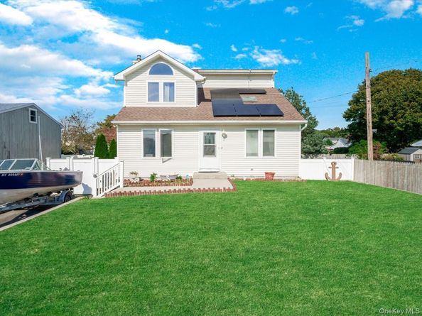 9 Lombardy Drive, Shirley NY 11967