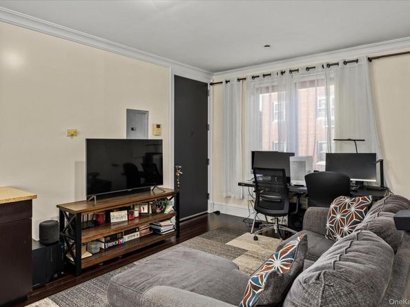 6641 69th Street 1E, Middle Village NY 11379