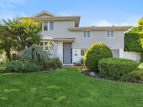 27 John Drive, Old Bethpage NY 11804