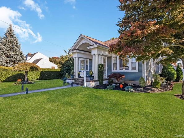 466 N Wellwood Avenue, Lindenhurst NY 11757